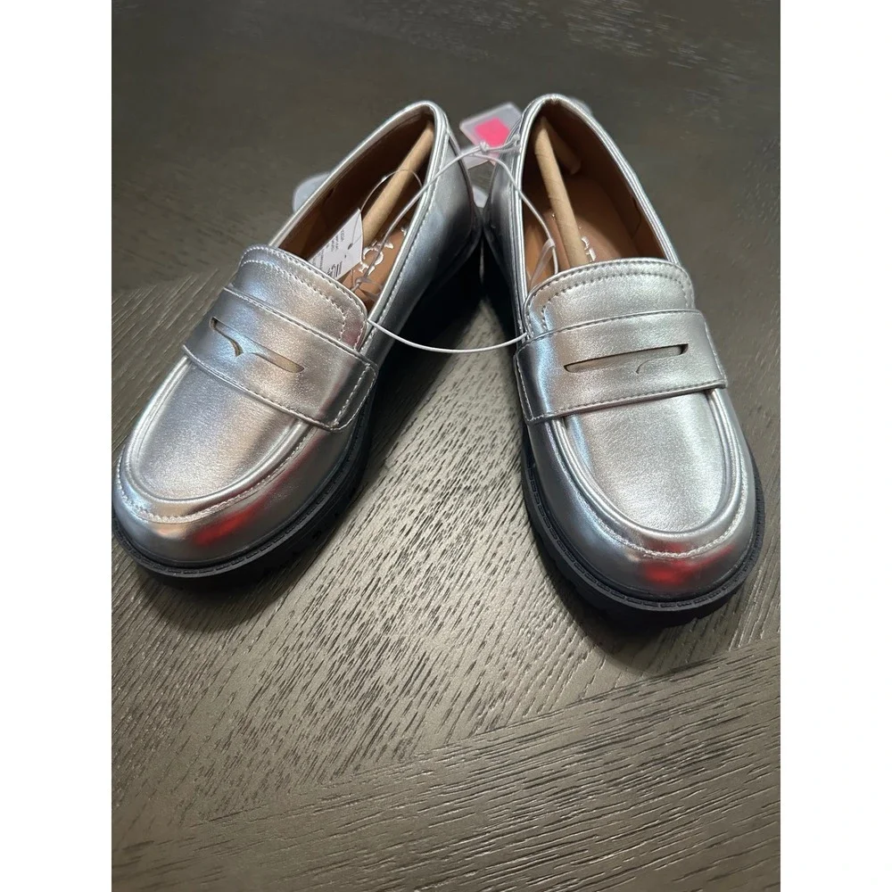Children's place Youth Silver Loafer Shoes Shiny Metallic Slip On‎ Girls Size 12
